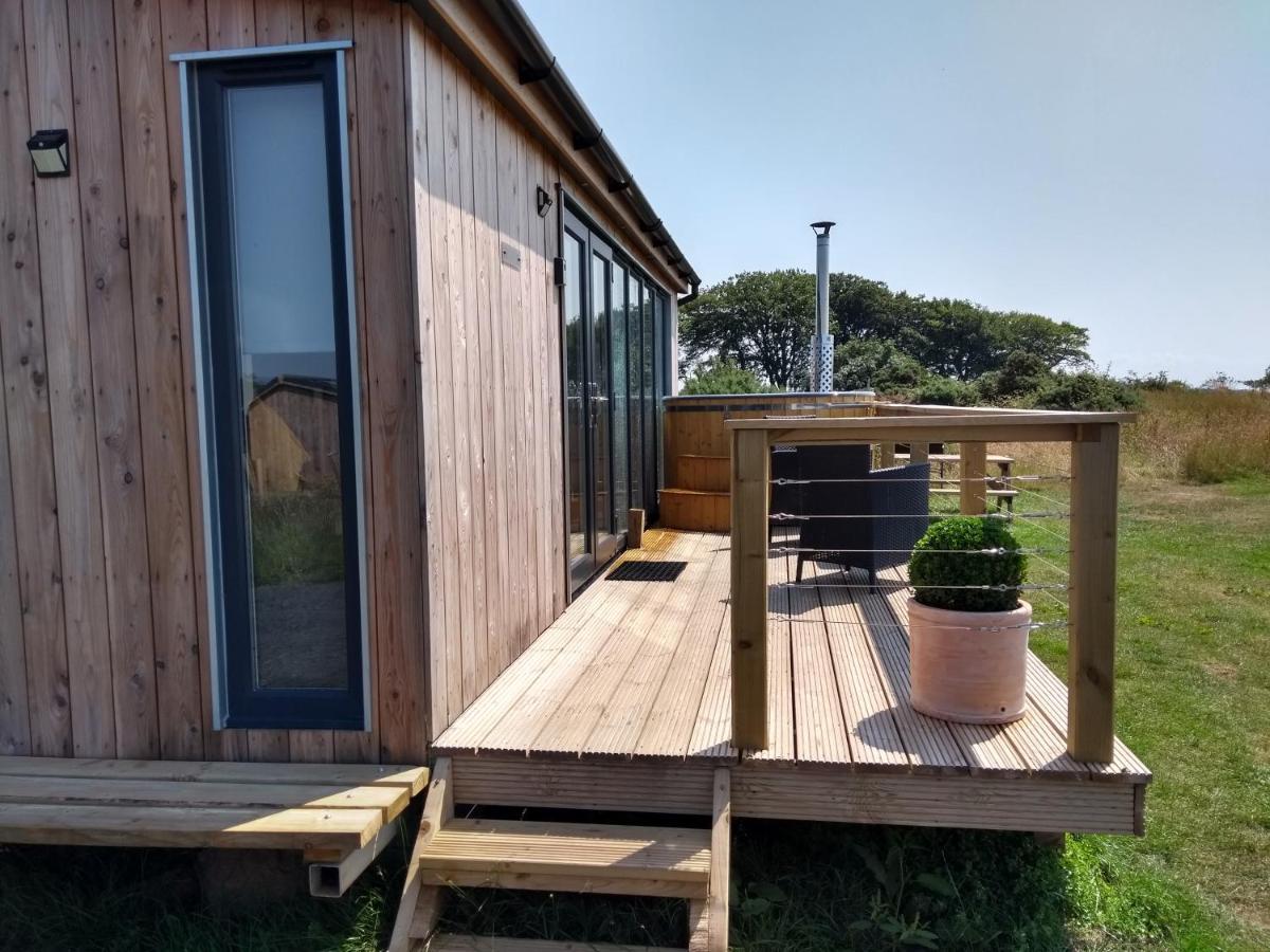 Cleeves Cabins Ailsa Luxury Lodge With Hot Tub Dalry  Zewnętrze zdjęcie