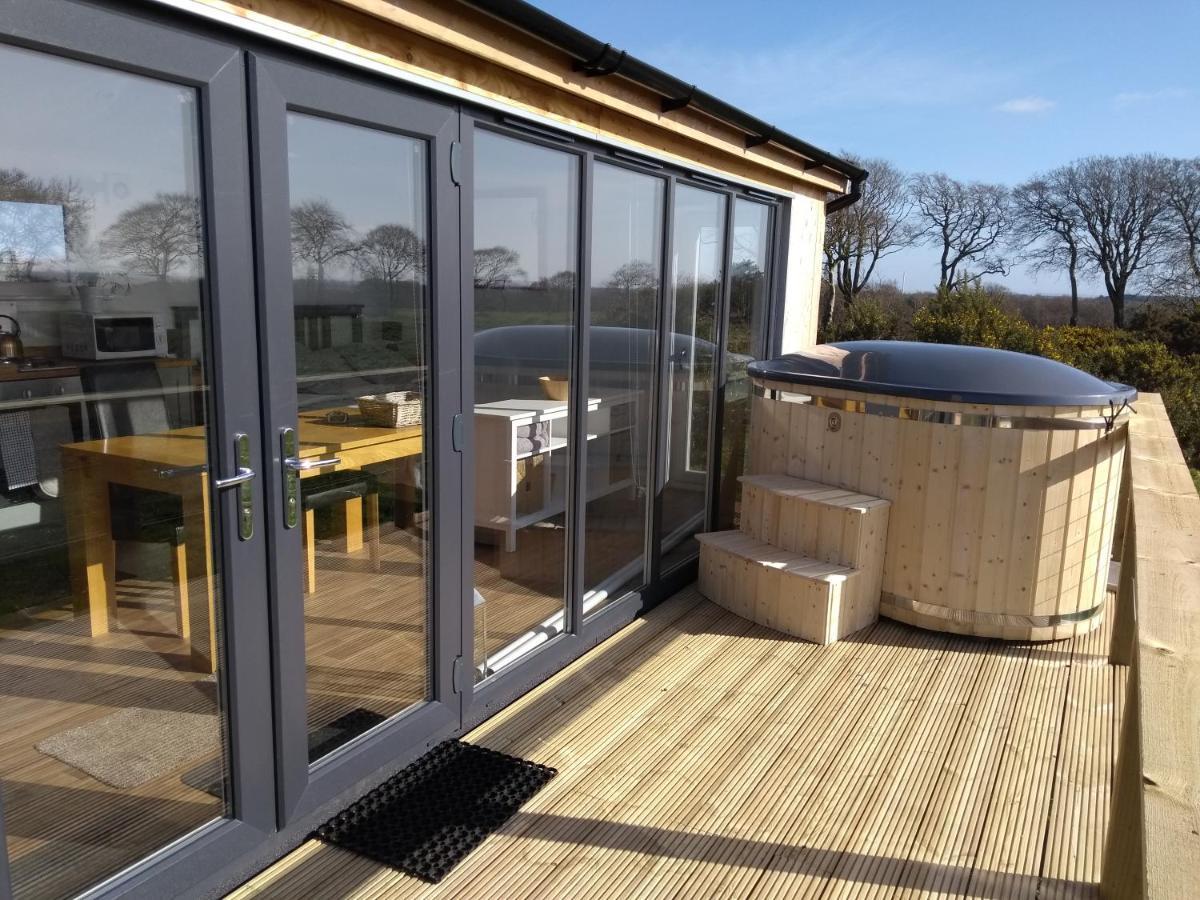 Cleeves Cabins Ailsa Luxury Lodge With Hot Tub Dalry  Zewnętrze zdjęcie