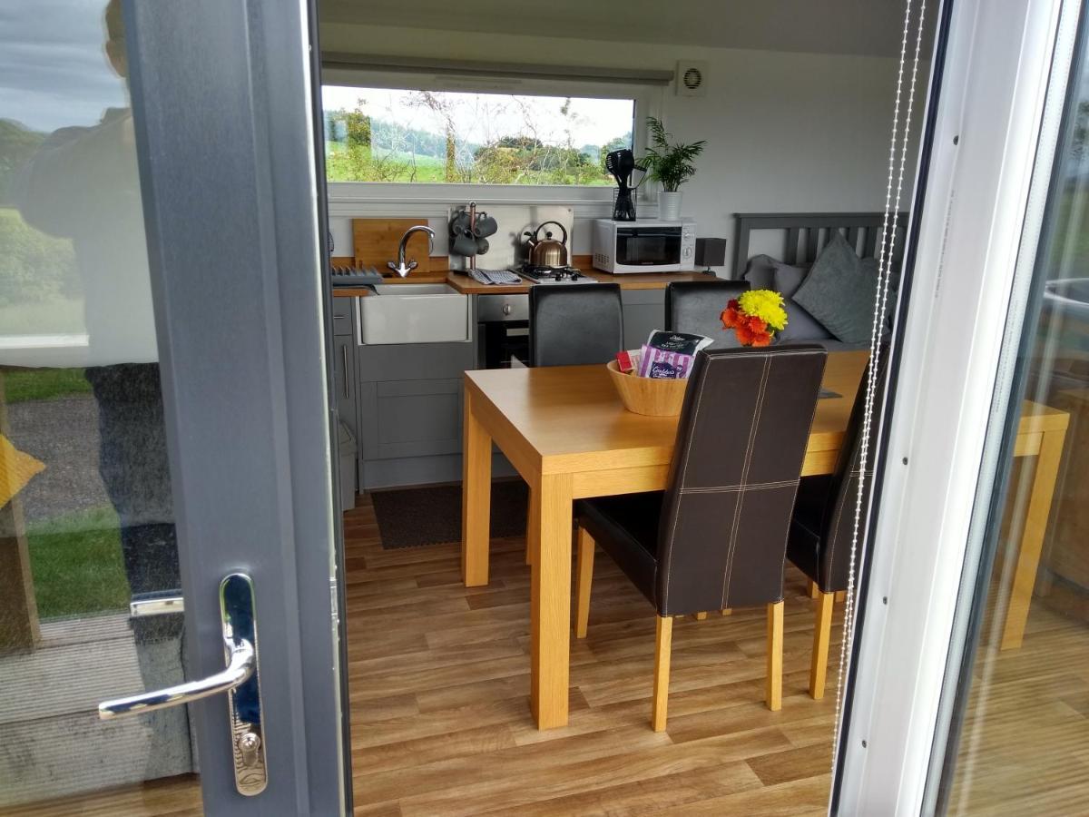 Cleeves Cabins Ailsa Luxury Lodge With Hot Tub Dalry  Zewnętrze zdjęcie